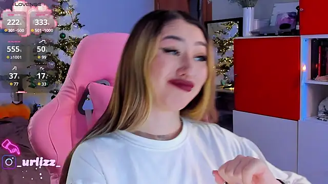 Snapshot of Fiona-Love chatting on 12/22/24, 07:21 Fiona-Love online show from 12/22/24, 07:21