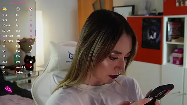 Snapshot of Fiona-Love chatting on 09/21/25, 03:24 Fiona-Love online show from 09/21/25, 03:24