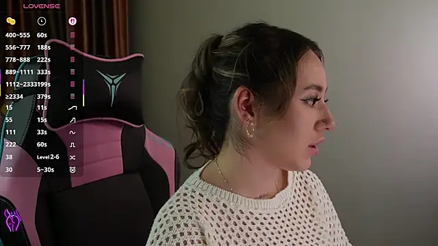 Snapshot of Fiona-Love chatting on 10/18/25, 03:24 Fiona-Love online show from 10/18/25, 03:24