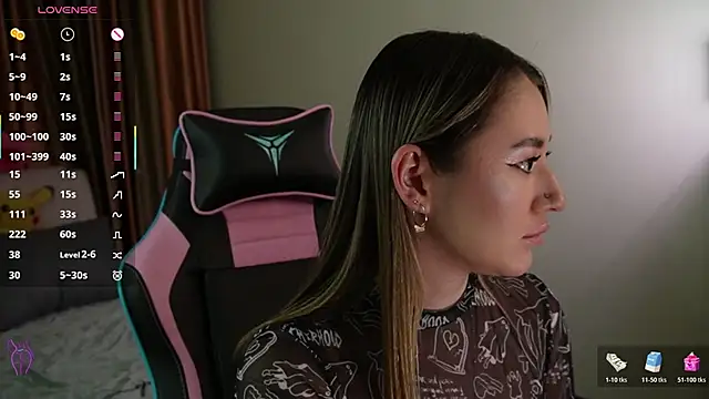 Snapshot of Fiona-Love chatting on 10/21/25, 03:24 Fiona-Love online show from 10/21/25, 03:24