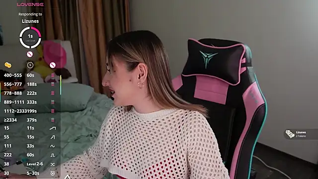 Snapshot of Fiona-Love chatting on 10/25/25, 03:29 Fiona-Love online show from 10/25/25, 03:29