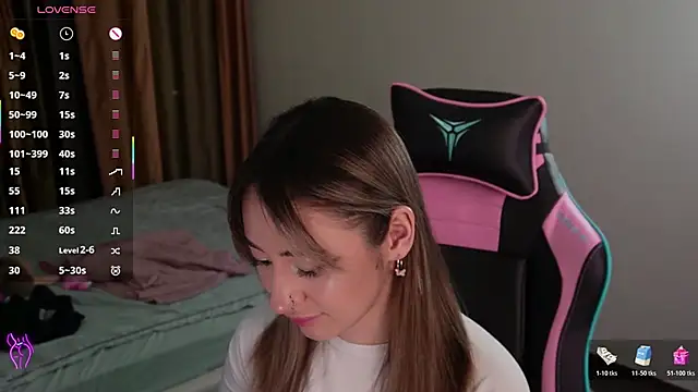 Snapshot of Fiona-Love chatting on 10/31/25, 03:24 Fiona-Love online show from 10/31/25, 03:24