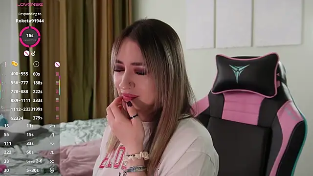 Snapshot of Fiona-Love chatting on 11/15/25, 03:19 Fiona-Love online show from 11/15/25, 03:19