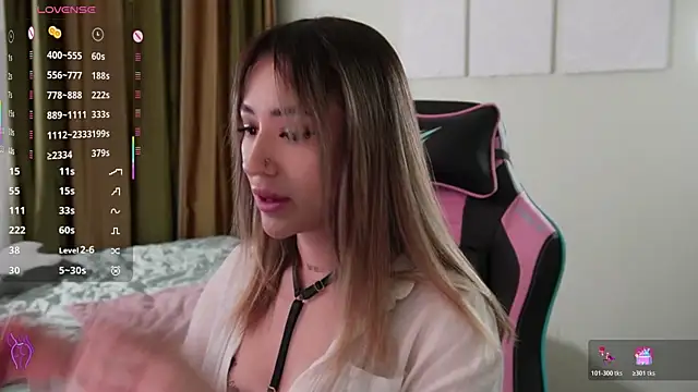 Snapshot of Fiona-Love chatting on 11/19/25, 03:23 Fiona-Love online show from 11/19/25, 03:23