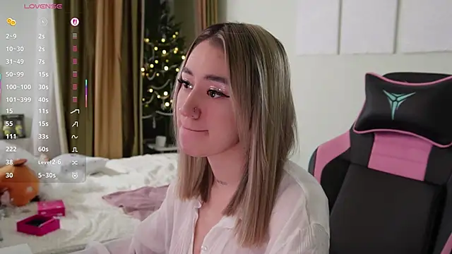 Snapshot of Fiona-Love chatting on 12/20/25, 05:20 Fiona-Love online show from 12/20/25, 05:20