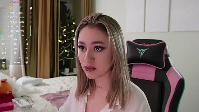 Snapshot of Fiona-Love chatting on 12/21/25, 05:20 Fiona-Love online show from 12/21/25, 05:20