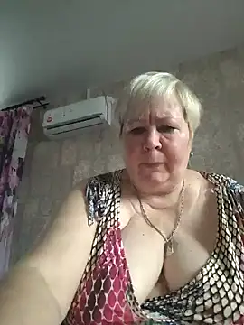 Snapshot of EffectFiona chatting on 12/18/24, 04:53 EffectFiona online show from 12/18/24, 04:53