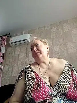 Snapshot of EffectFiona chatting on 12/30/24, 04:42 EffectFiona online show from 12/30/24, 04:42