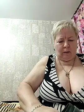 Snapshot of EffectFiona chatting on 01/03/25, 11:01 EffectFiona online show from 01/03/25, 11:01