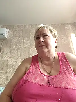 Snapshot of EffectFiona chatting on 01/11/25, 10:19 EffectFiona online show from 01/11/25, 10:19