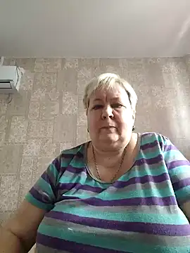 Snapshot of EffectFiona chatting on 02/06/25, 10:37 EffectFiona online show from 02/06/25, 10:37