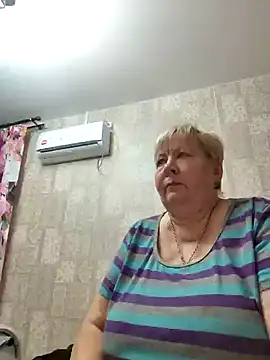 Snapshot of EffectFiona chatting on 02/07/25, 01:11 EffectFiona online show from 02/07/25, 01:11