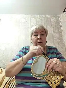 Snapshot of EffectFiona chatting on 02/08/25, 11:13 EffectFiona online show from 02/08/25, 11:13