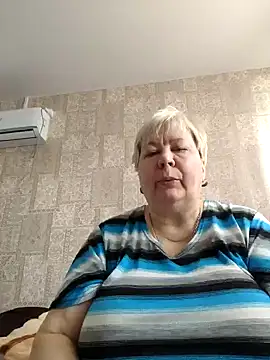 Snapshot of EffectFiona chatting on 02/16/25, 10:10 EffectFiona online show from 02/16/25, 10:10