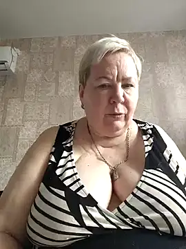 Snapshot of EffectFiona chatting on 03/18/25, 11:19 EffectFiona online show from 03/18/25, 11:19