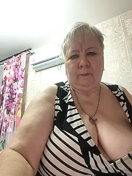 Snapshot of EffectFiona chatting on 11/03/25, 10:53 EffectFiona online show from 11/03/25, 10:53