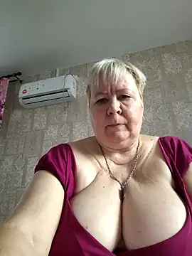 Snapshot of EffectFiona chatting on 11/11/25, 04:23 EffectFiona online show from 11/11/25, 04:23