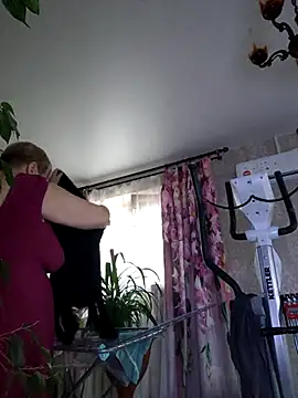 Snapshot of EffectFiona chatting on 11/25/25, 04:34 EffectFiona online show from 11/25/25, 04:34