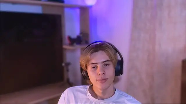 Snapshot of dimitri_tv chatting on 09/11/25, 08:53 dimitri tv online show from 09/11/25, 08:53