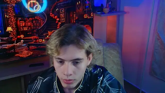 Snapshot of dimitri_tv chatting on 10/13/25, 12:43 dimitri tv online show from 10/13/25, 12:43