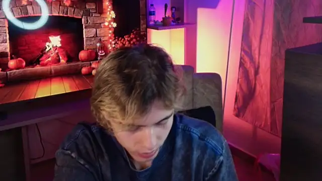 Snapshot of dimitri_tv chatting on 10/30/25, 02:13 dimitri tv online show from 10/30/25, 02:13