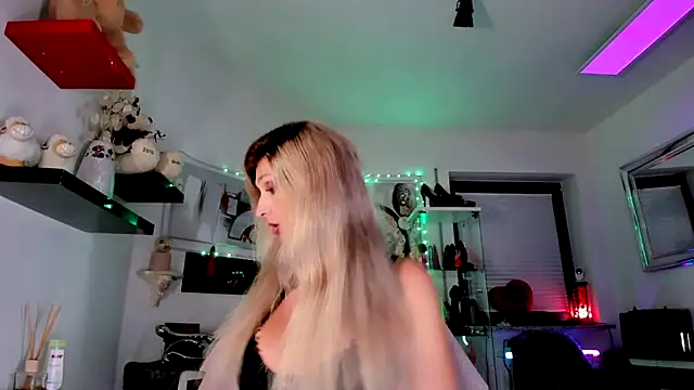 Snapshot of 2bigass4_u chatting on 10/28/25, 04:27 2bigass4 u online show from 10/28/25, 04:27