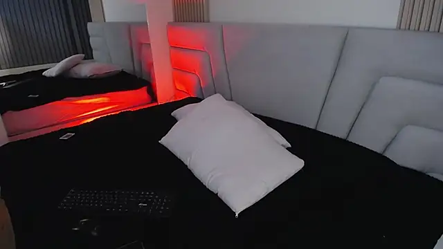 Miss Loise online show from 10/25/25, 03:47