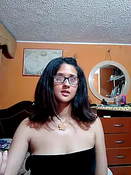 Snapshot of sofia_101 chatting on 10/02/25, 06:09 sofia 101 online show from 10/02/25, 06:09