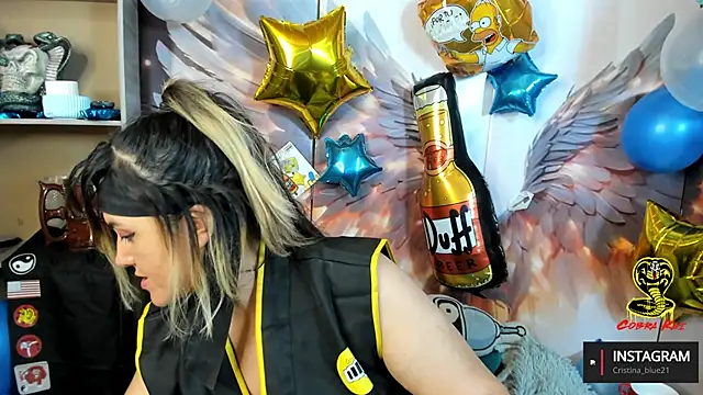 Snapshot of cristina_blu21 chatting on 09/27/25, 11:43 cristina blu21 online show from 09/27/25, 11:43