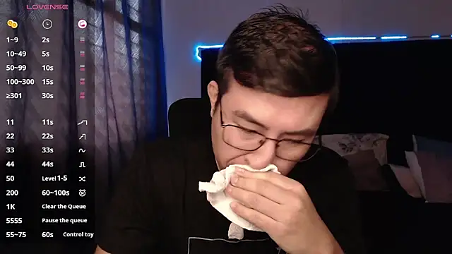 andrewmhilton  online show from 11/08/25, 09:24