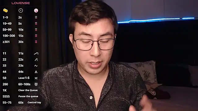 andrewmhilton  online show from 11/18/25, 07:13