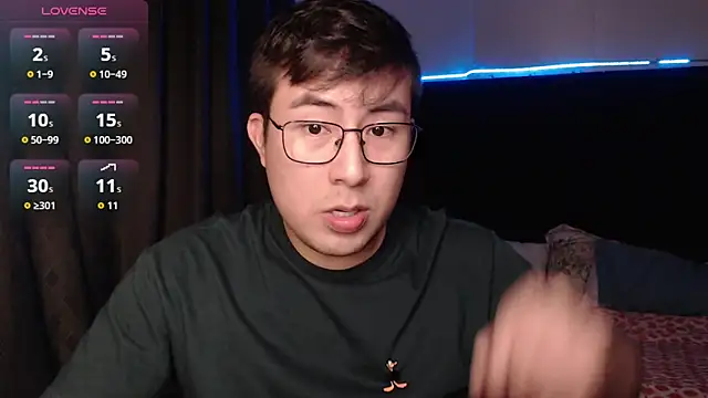 andrewmhilton  online show from 12/23/25, 07:28