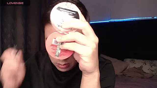 andrewmhilton  online show from 01/11/26, 06:40