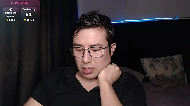 andrewmhilton  online show from 01/12/26, 06:29