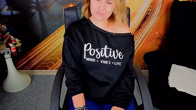 Snapshot of EmmaxPark chatting on 12/15/25, 07:12 EmmaxPark online show from 12/15/25, 07:12