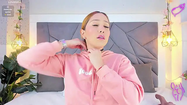 Snapshot of KiarhaTrixie chatting on 09/10/25, 11:21 KiarhaTrixie online show from 09/10/25, 11:21