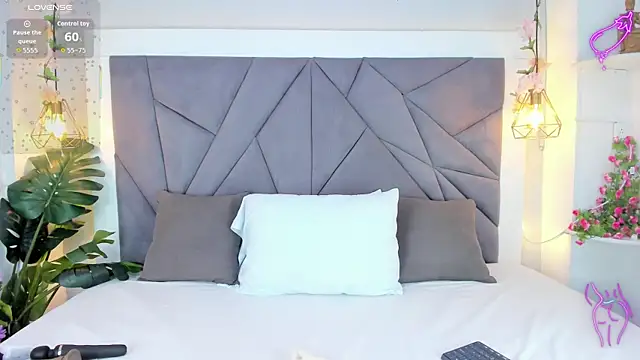 Snapshot of KiarhaTrixie chatting on 10/12/25, 11:31 KiarhaTrixie online show from 10/12/25, 11:31