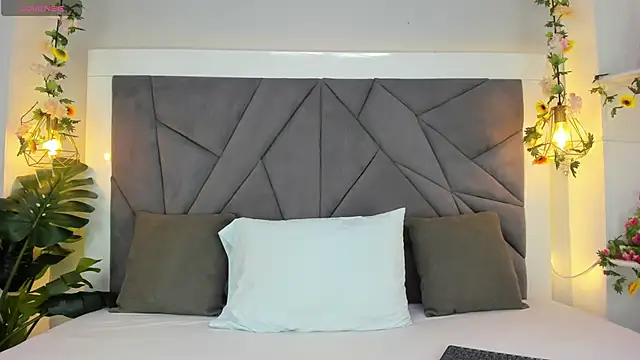 Snapshot of KiarhaTrixie chatting on 11/12/25, 03:07 KiarhaTrixie online show from 11/12/25, 03:07