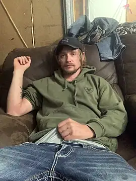 Snapshot of Midwestalpha chatting on 05/18/26, 07:20 Midwestalpha online show from 05/18/26, 07:20
