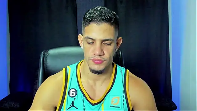 Snapshot of jhonnysnow17 chatting on 10/31/25, 05:52 jhonnysnow17 online show from 10/31/25, 05:52