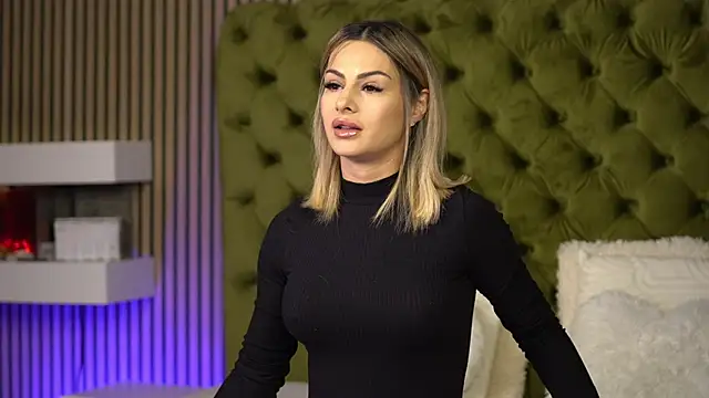 TiffanyMaze online show from 09/29/25, 06:07