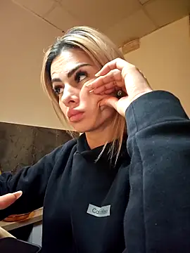 TiffanyMaze online show from 03/10/26, 07:13