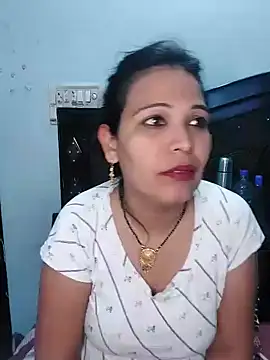 Snapshot of Poojabhabi101 chatting on 01/02/25, 05:50 Poojabhabi101 online show from 01/02/25, 05:50