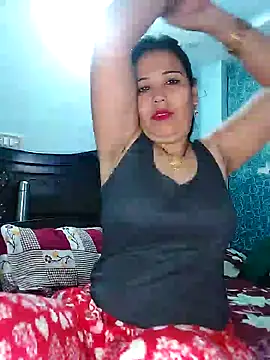 Snapshot of Poojabhabi101 chatting on 01/12/25, 06:17 Poojabhabi101 online show from 01/12/25, 06:17