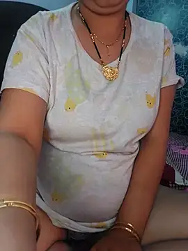 Snapshot of Poojabhabi101 chatting on 02/14/25, 06:02 Poojabhabi101 online show from 02/14/25, 06:02