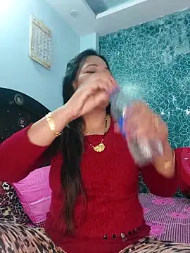 Snapshot of Poojabhabi101 chatting on 02/15/25, 08:11 Poojabhabi101 online show from 02/15/25, 08:11