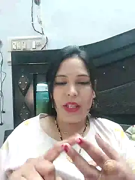 Snapshot of Poojabhabi101 chatting on 03/01/25, 06:03 Poojabhabi101 online show from 03/01/25, 06:03