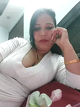 Snapshot of Poojabhabi101 chatting on 03/05/25, 05:50 Poojabhabi101 online show from 03/05/25, 05:50