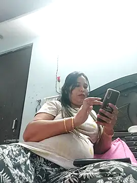 Snapshot of Poojabhabi101 chatting on 03/07/25, 06:02 Poojabhabi101 online show from 03/07/25, 06:02