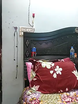 Snapshot of Poojabhabi101 chatting on 03/09/25, 05:33 Poojabhabi101 online show from 03/09/25, 05:33